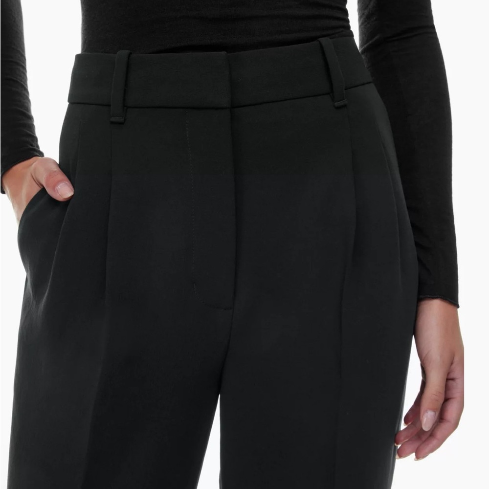 The Aritzia Effortless Pant